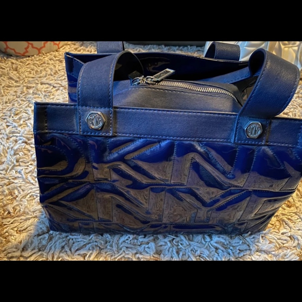 Navy blue DKNY purse new with tags - Picture 3 of 4
